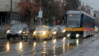 Дъждовно начало на седмица, опасност от градушки