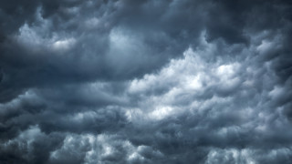 Проливен дъжд наводни множество улици в миньорския град Перник като