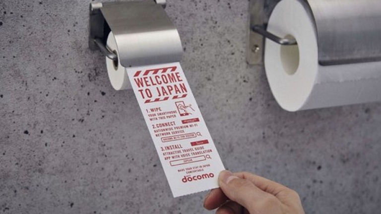 Тоалетна хартия за смартфони сложиха на японско летище 