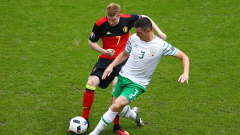 Легенда на Ирландия поема временно националния тим