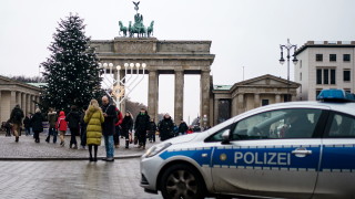 Ekoактивисти повредиха коледната елха в Берлин