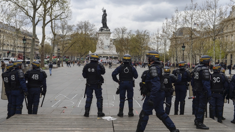 Убийството на полицая е терористична атака, обяви Париж