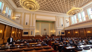 От ДБ настояват и България да даде оръжие на Украйна