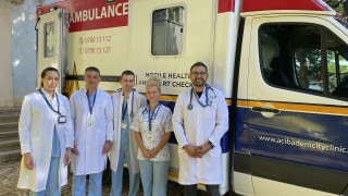 Български лекари провеждат профилактични кардиологични прегледи в един от планинските