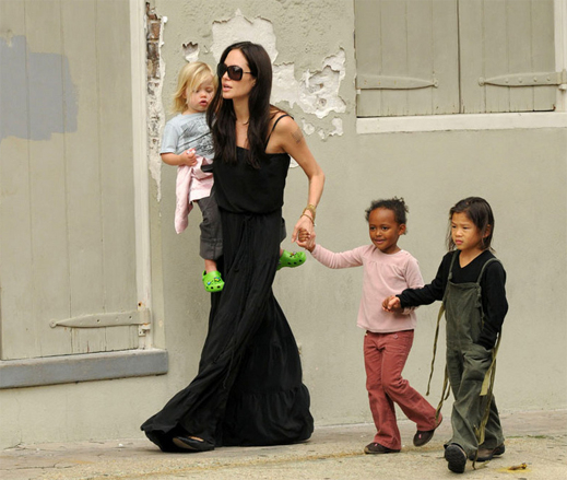 Децата на Брад Пит и Анджелина Джоли подлудяват хотел 