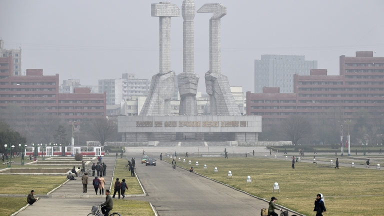 Около 100 руснаци отлетяха за частна обиколка в Северна Корея,