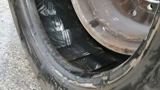 Иззеха над 32 000 къса контрабандни цигари в тайници на тир