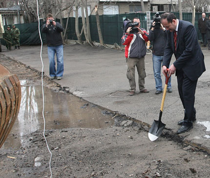 Миков: Не очаквам доклад, подсладен със захарен сироп