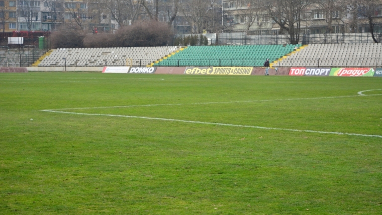 Стартира подмяната на тревното покритие на "Тича"