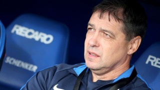 Петър Хубчев търси класически централен защитник за партньор на Холмар