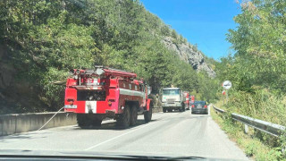 Втори хеликоптер от авиобаза Крумово ще се включи в гасенето