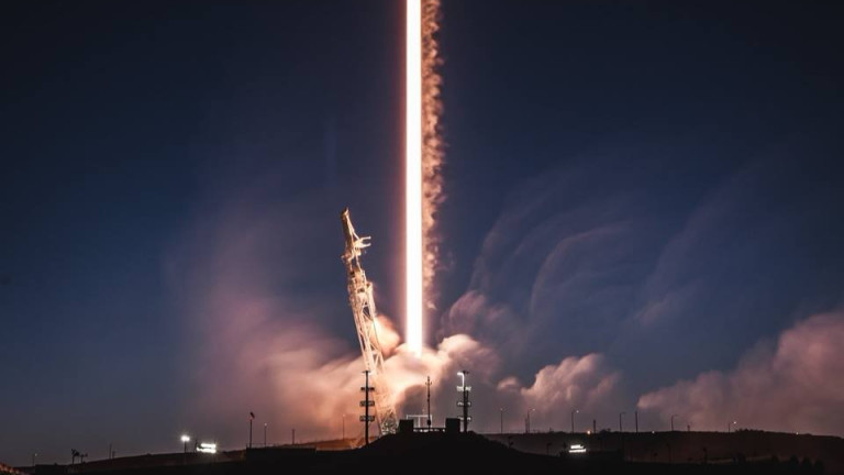 SpaceX изстреля първите интернет сателити