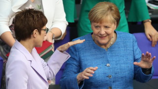 Меркел: Европа е обвързана със САЩ от ценности, но вече не може да разчита на защита