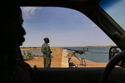 Африканският съюз иска разширяване на  операцията в Мали, напрежението расте 