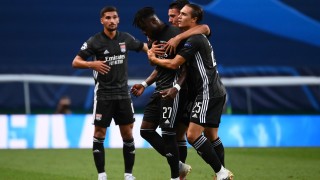 Лион се връща в играта за върха на Лига 1