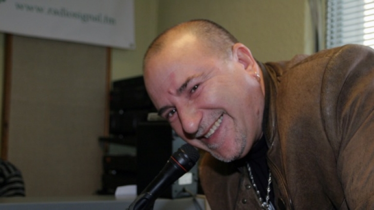 Ретро легенда от попфолка получи инсулт