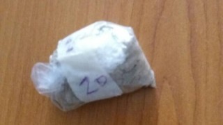 Арестуваха двама при спецакция срещу наркоразпространението в Добрич и в