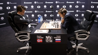 Карлсен изравни резултата в битката за шахматната корона