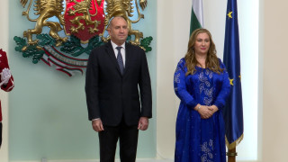 Радев награди двама посланици с орден "Мадарски конник" първа степен