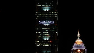 Самолет Boeing C 40C превозващ на борда кацна във вторник на