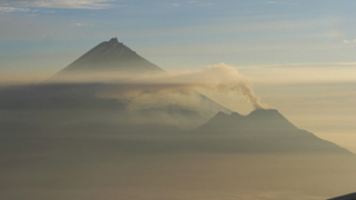 Събуди се вулканът Шивелуч в Камчатка
