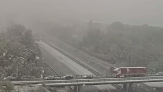 Обилен снеговалеж в Южна Франция предизвика аварии и събори електропроводи