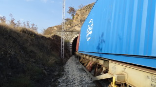 Откриха 17 мигранти в товарен влак в Пловдив