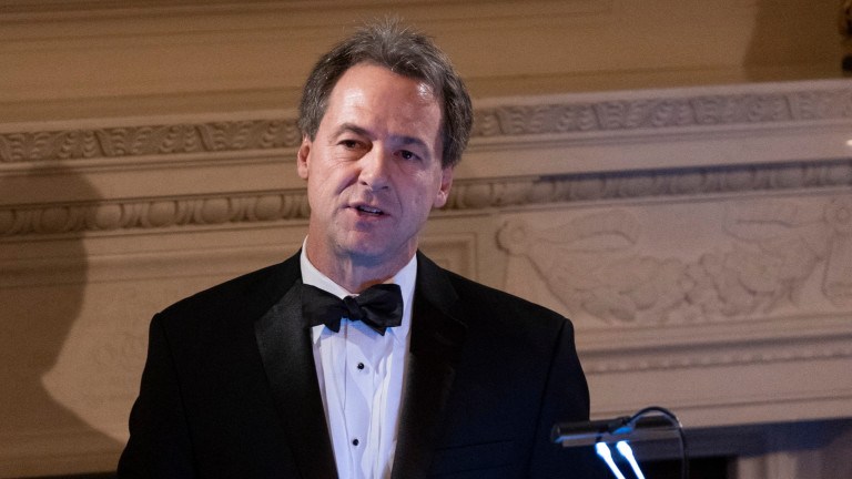 Губернаторът на Монтана Стив Булък обяви, че се включва в