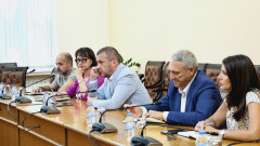 Пеев разпореди на АПИ да коригира още днес ограниченията за движение на камиони
