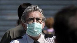 Във Франция забраниха целувките заради свинския грип