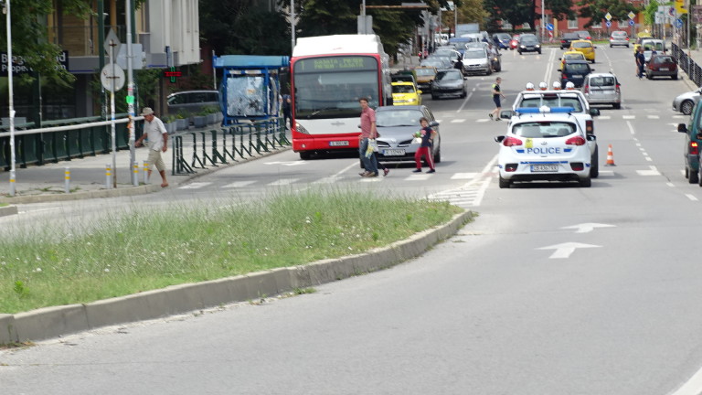 Джип Форд-Рейнджър блъсна дете на пешеходна пътека в Благоевград. Инцидент