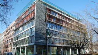 Вандали нападнаха посолството на Бразилия в Берлин строшавайки няколко прозореца