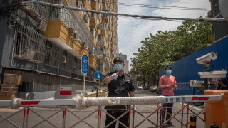 Пекин отново затвори училищата и призова хората да не напускат столицата
