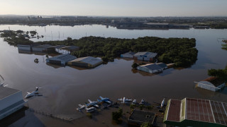 Опустошителните наводнения продължават в южния бразилски щат Рио Гранде до