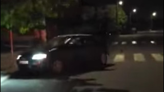 Шофьор помете пет автомобила и стълб след като прелетя с