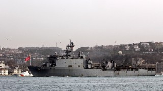 Американският десантен кораб USS Oak Hill е навлязъл в Черно