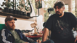 ПРЕДИ ПУКАНКИТЕ
Времетраене 1 час и 35 минути
Режисьор и сценарист Павел Веснаков
Оператор Орлин Руевски
В главните