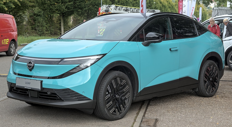 Много хора сравниха новото Ferrari с последния модел Nissan Leaf