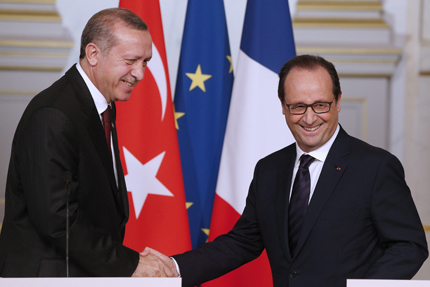 Ердоган призова от Париж коалицията да не се фокусира само към Кобани
