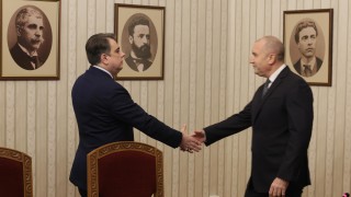 Страната ни се намира в сложна обществено икономическа ситуация Това