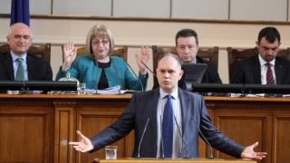 Кадиев предложи скандална поп певица за просветен министър