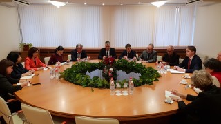 Министърът на енергетиката Теменужка Петкова и старши вицепрезидентът на френската