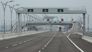 Китайският президент Си Дзинпин официално откри най дългият мост над море