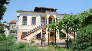 Изграждат улица на занаятите в Бургас съобщават от Министерството на