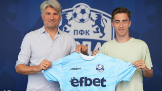 Младият талант от Галатасарай Йозгюр Баран Аксака е футболист на