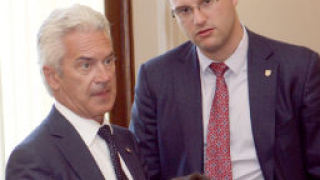 Димитър Стоянов изгонен от конгреса на Атака