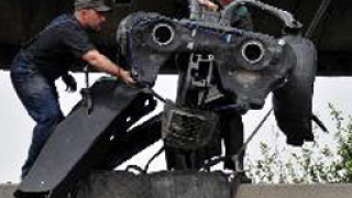 Скулптори издигнаха инсталация от боклуци в Студентски град