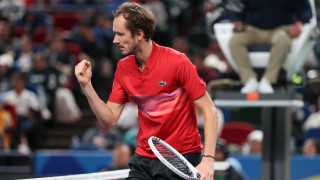 Руснакът Даниил Медведев разби с 6 2 7 2 Куентин Алис Франция за място