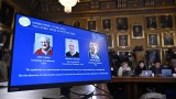 Нобелът за физика отиде при британец, французин и американец за откритията им в квантовата механика