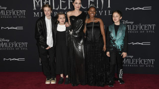 Когато не е с екранните си партньорки от Господарката на